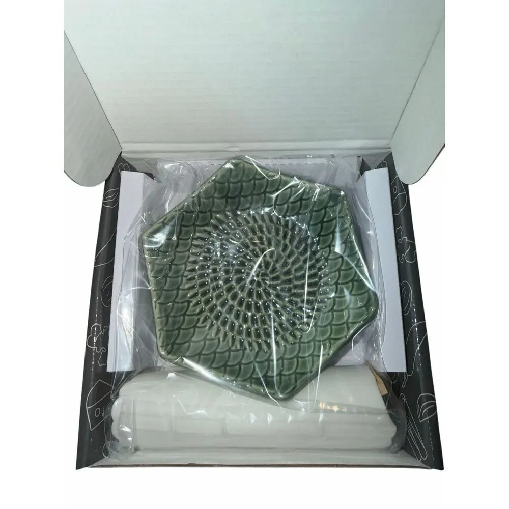 NWT The Grate Plate Set